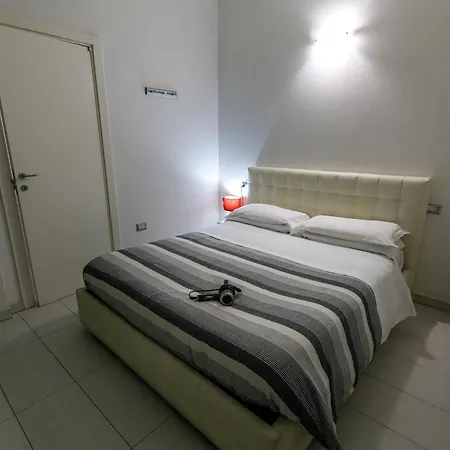 Onlyrooms Ii - Old Town & Typical Food Guest house