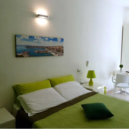 Onlyrooms Ii - Old Town & Typical Food Guest house